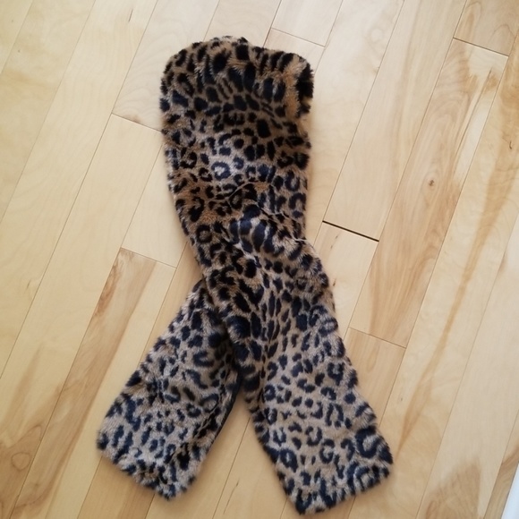 Leopard Faux Fur Scarf - Picture 4 of 4